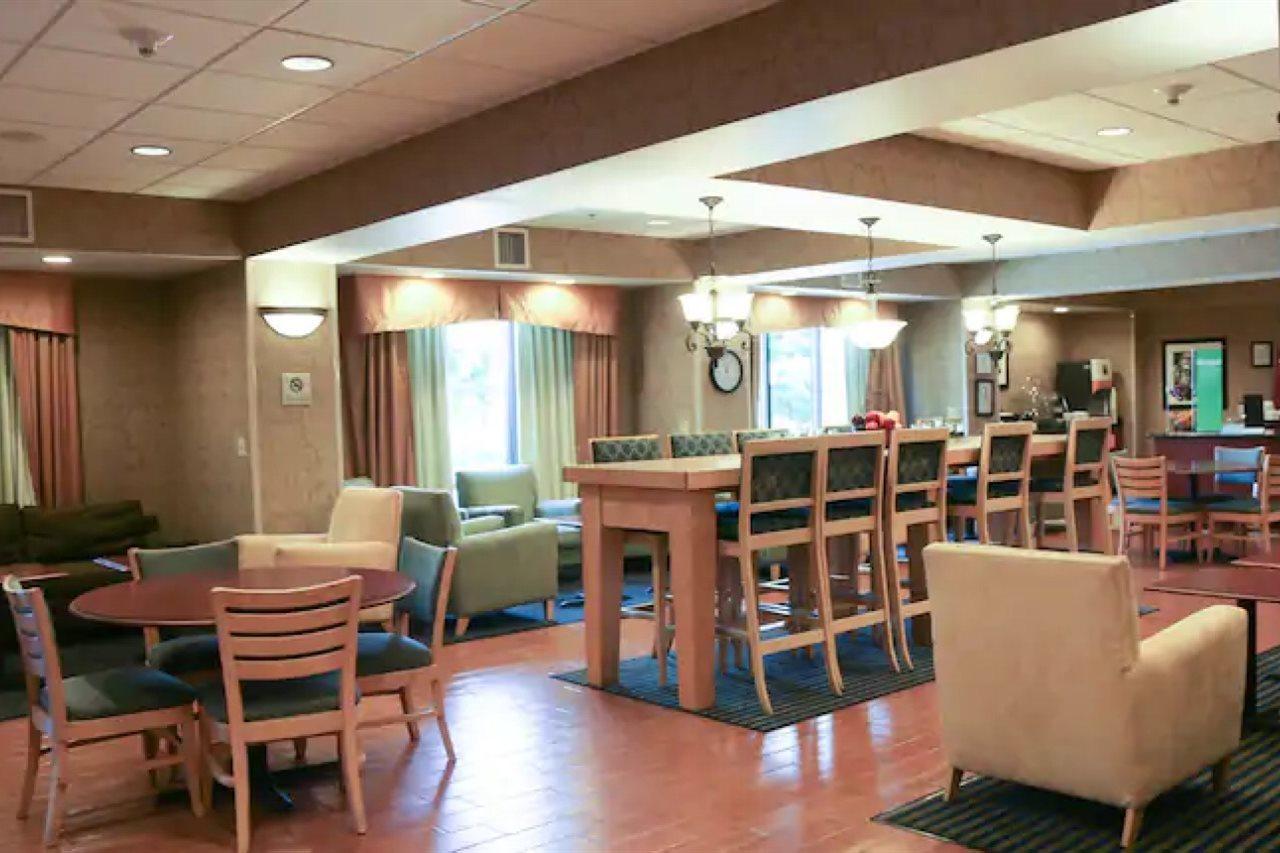 Hampton Inn Морхед Экстерьер фото
