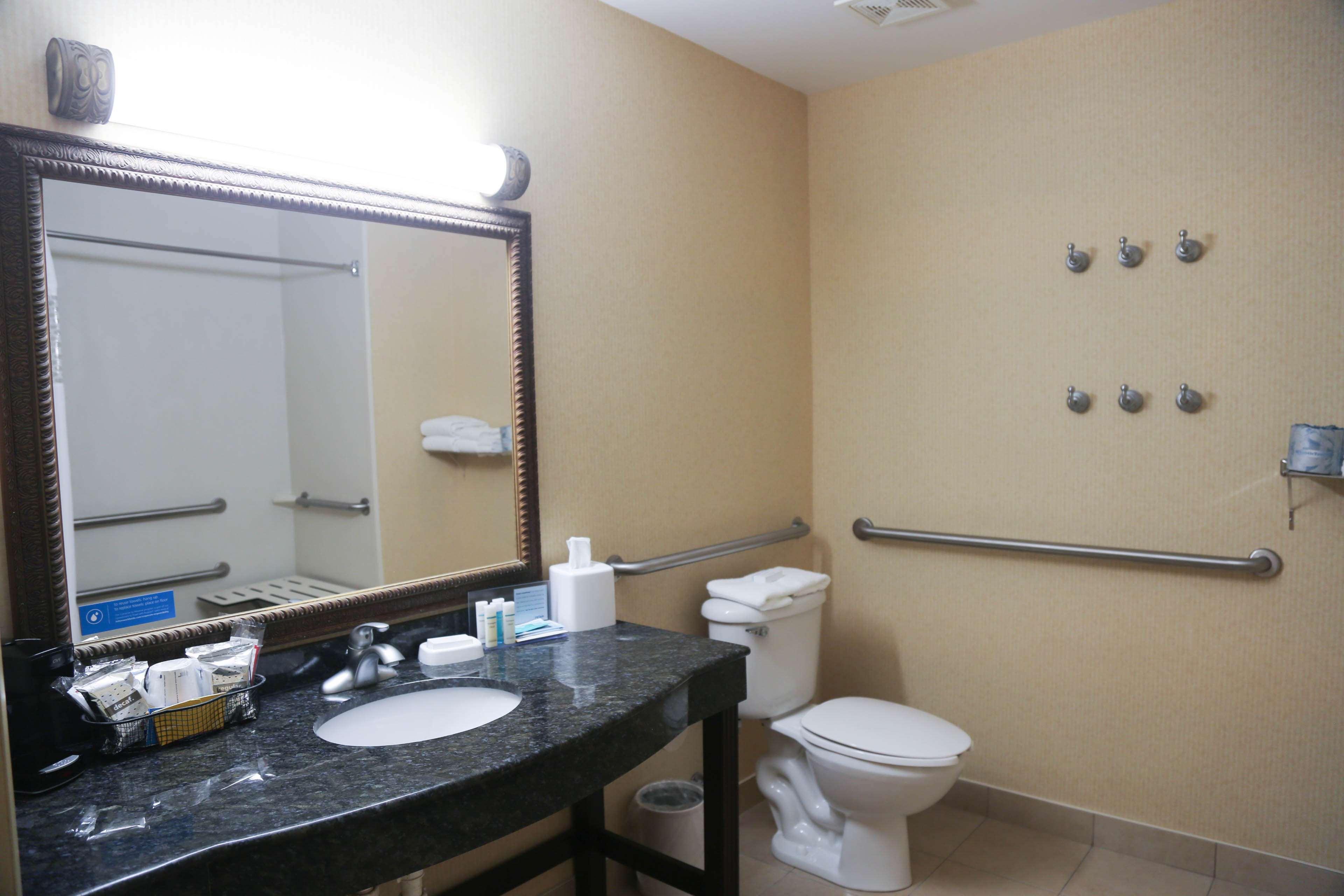 Hampton Inn Морхед Экстерьер фото