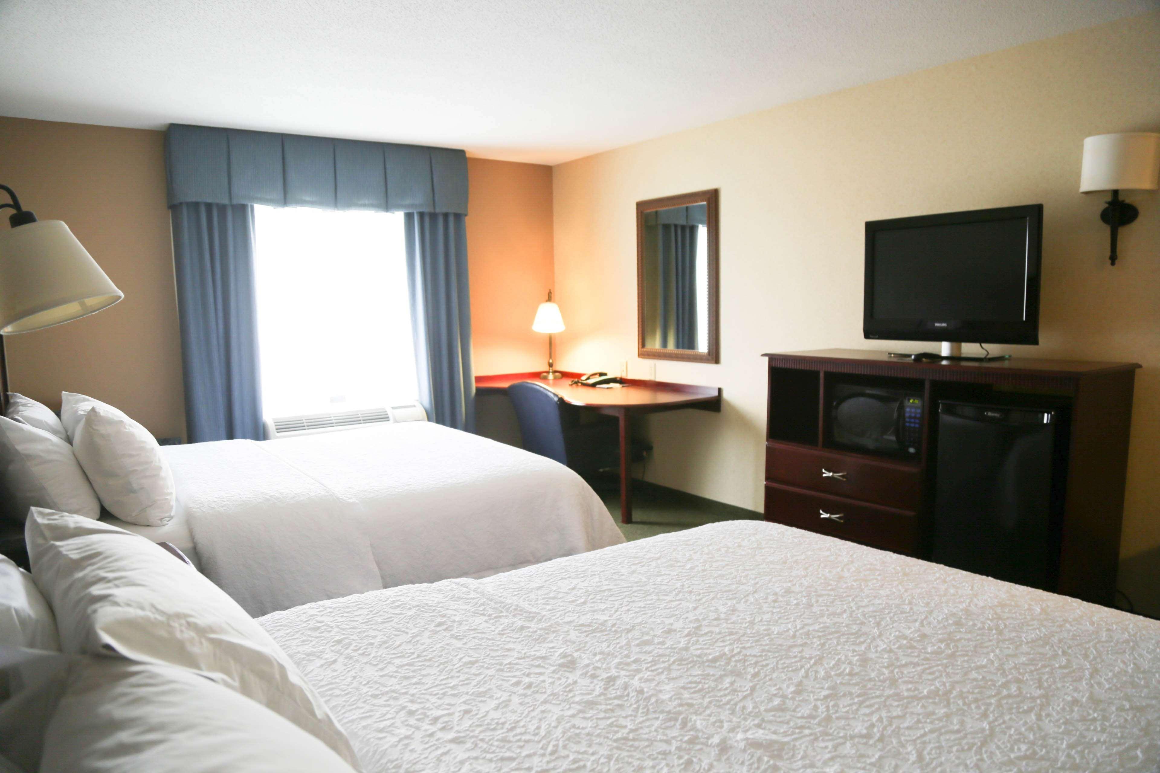 Hampton Inn Морхед Экстерьер фото