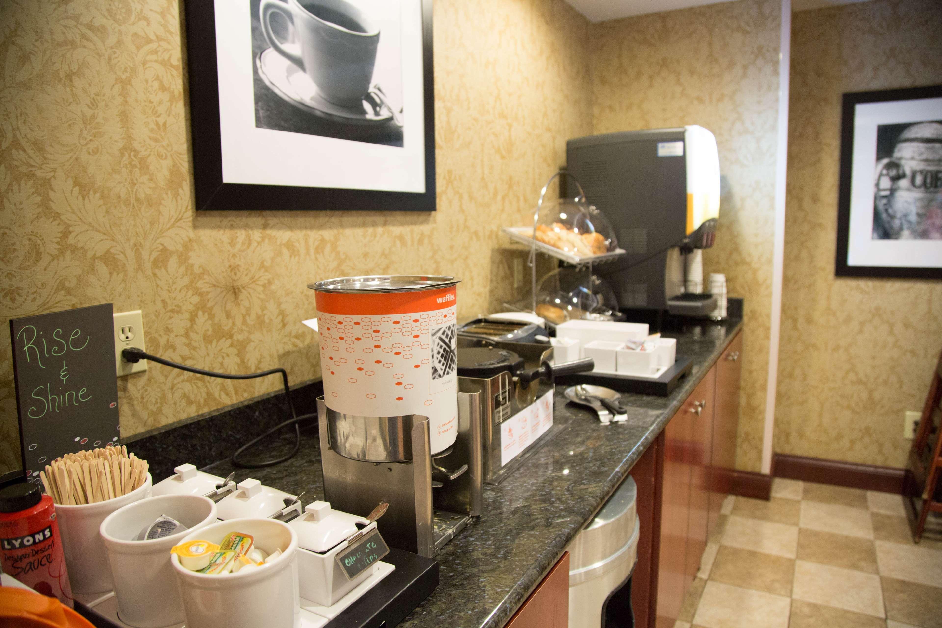 Hampton Inn Морхед Экстерьер фото