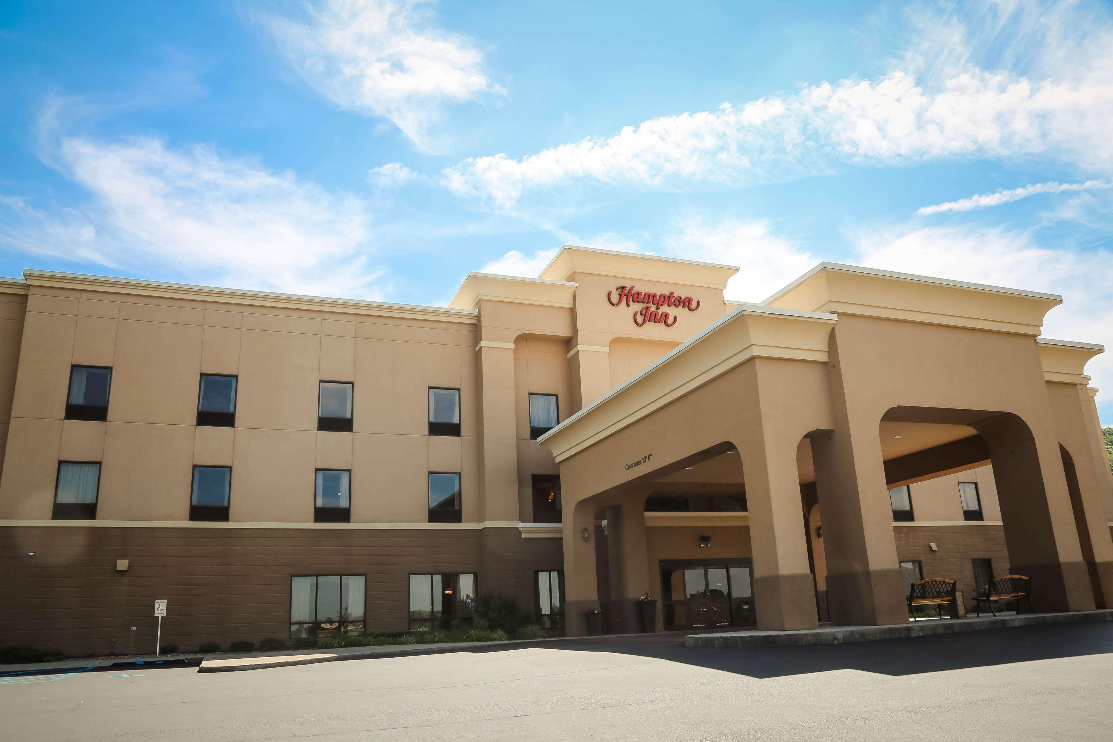 Hampton Inn Морхед Экстерьер фото