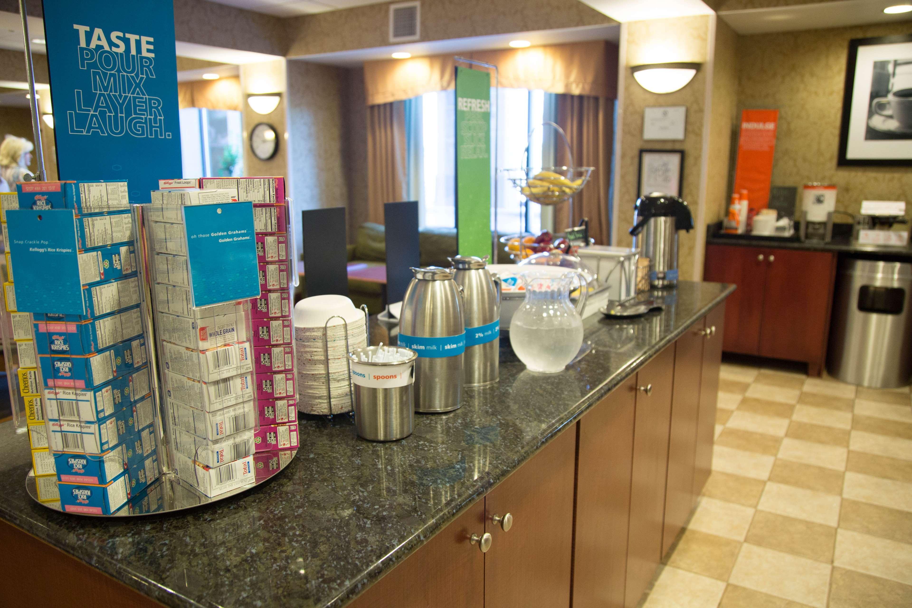 Hampton Inn Морхед Экстерьер фото