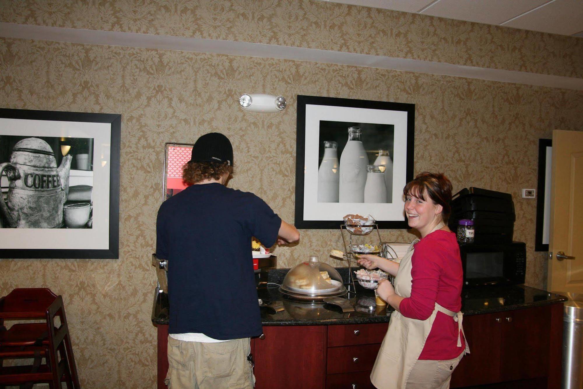 Hampton Inn Морхед Ресторан фото