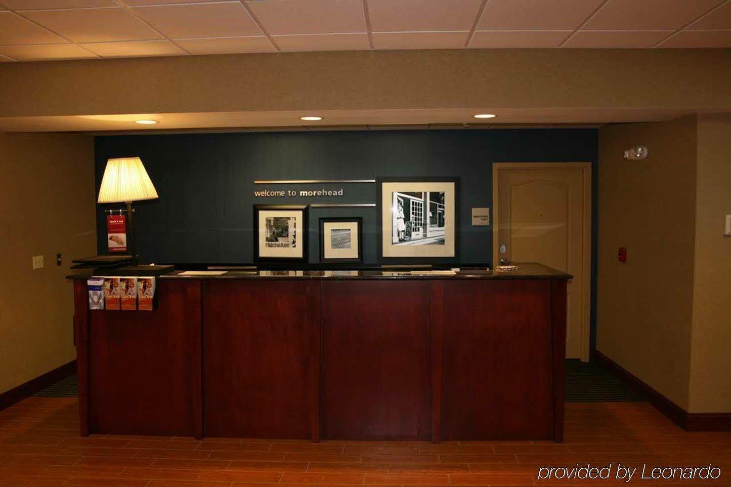 Hampton Inn Морхед Экстерьер фото